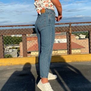 LEVI’S RIBCAGE STRAIGHT ANKLE JEANS